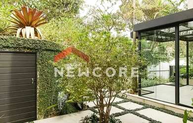 Imagem: A casa possui 4 Dormitórios, 5 Banheiros, 5 Vagas na garagem