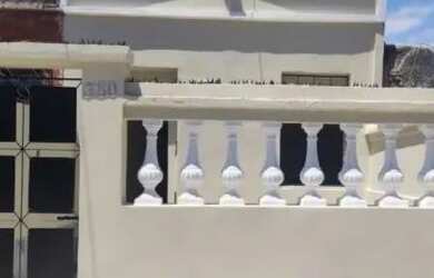 Imagem: A casa possui 2 Dormitórios, 2 Banheiros e está localizado