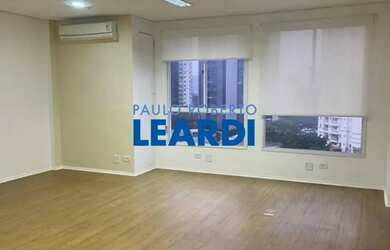 Imagem: O depósito possui 1 Vaga na garagem e 42m² de Área e está