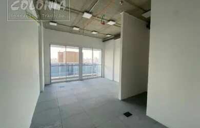 Imagem: O depósito possui 2 Vagas na garagem, 37m² de Área e está