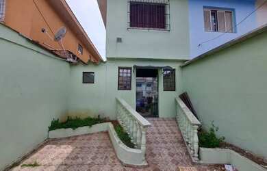 Imagem: O depósito para alugar possui 2 Vagas na garagem e 141m² de