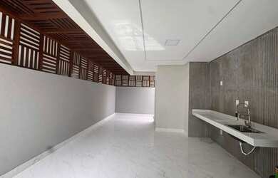 Imagem: A casa possui 2 Dormitórios, 1 Banheiro, 2 Vagas na garagem