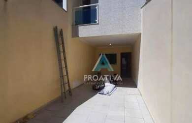 Imagem: A casa possui 3 Dormitórios, 2 Banheiros, 3 Vagas na garagem