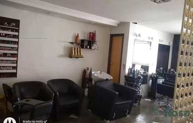 Imagem: A casa possui 3 Dormitórios, 1 Banheiro, 1 Vaga na garagem