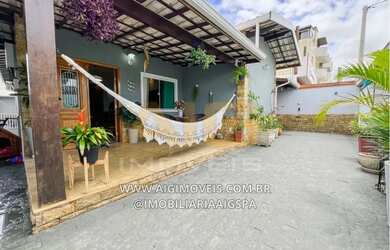 Imagem: A casa possui 4 Dormitórios, 4 Banheiros, 4 Vagas na garagem