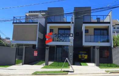 Imagem: A casa possui 3 Dormitórios, 4 Banheiros, 2 Vagas na garagem