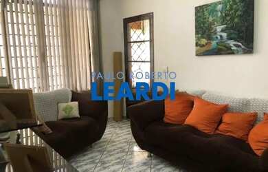 Imagem: A casa possui 2 Dormitórios, 1 Banheiro, 3 Vagas na garagem