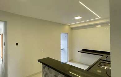 Imagem: A casa possui 2 Dormitórios, 1 Banheiro e está localizado