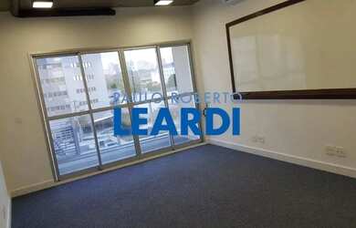 Imagem: O depósito possui 1 Vaga na garagem e 29m² de Área e está