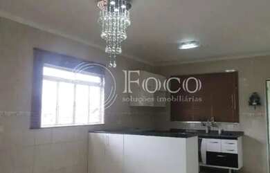 Imagem: A casa possui 3 Dormitórios, 1 Banheiro, 1 Vaga na garagem