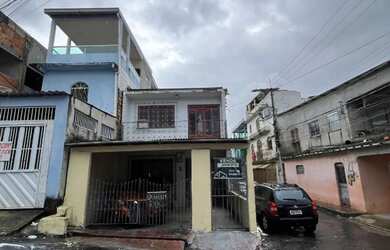 Imagem: A casa possui 4 Dormitórios, 4 Banheiros, 3 Vagas na garagem