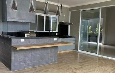 Imagem: A casa em condomínio possui 3 Dormitórios, 3 Banheiros, 4