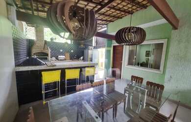 Imagem: A casa possui 2 Dormitórios, 2 Banheiros, 2 Vagas na garagem