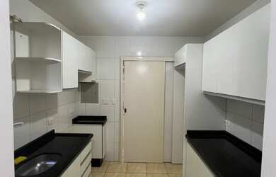 Imagem: O apartamento possui 3 Dormitórios, 1 Banheiro, 1 Vaga na garagem