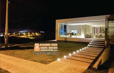 Imagem: A casa em condomínio possui 4 Dormitórios, 5 Banheiros, 5