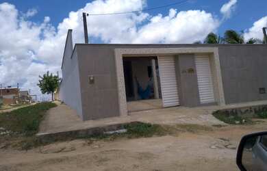 Imagem: A casa possui 2 Dormitórios, 2 Banheiros, 3 Vagas na garagem