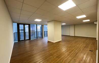 Imagem: O depósito possui 1 Vaga na garagem, 98m² de Área e está