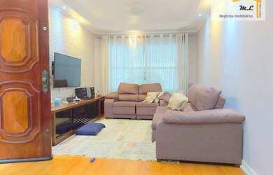 Imagem: A casa possui 3 Dormitórios, 3 Banheiros, 4 Vagas na garagem