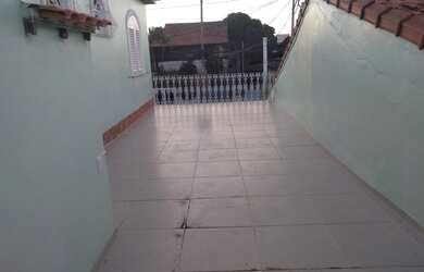 Imagem: A casa possui 2 Dormitórios, 2 Banheiros, 78m² de Área, Varanda