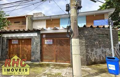 Imagem: A casa possui 3 Dormitórios, 1 Banheiro, 220m² de Área e