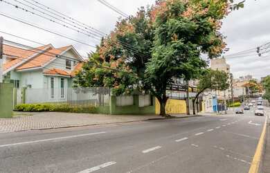 Imagem: O depósito possui 5 Vagas na garagem, 340m² de Área e está