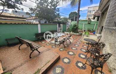 Imagem: A casa possui 5 Dormitórios, 4 Banheiros, 1 Vaga na garagem