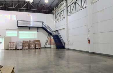 Imagem: O depósito possui 5 Vagas na garagem, 1.500m² de Área e