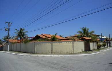 Imagem: A casa possui 3 Dormitórios, 2 Banheiros, 3 Vagas na garagem