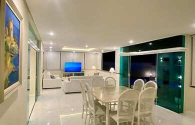 Imagem 8: Casa frente ao mar à venda na praia da Enseada em Guarujá