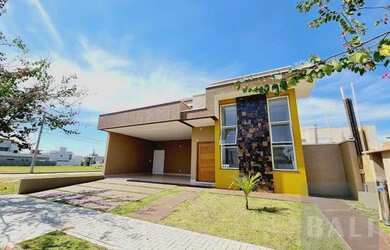 Imagem: A casa em condomínio possui 3 Dormitórios, 4 Banheiros, 3