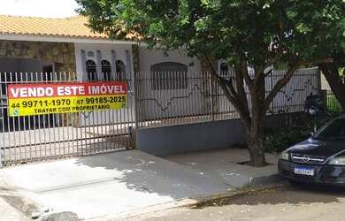 Imagem: A casa possui 3 Dormitórios, 2 Banheiros, 5 Vagas na garagem