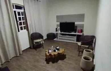 Imagem: A casa possui 2 Dormitórios, 1 Banheiro, 1 Vaga na garagem