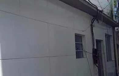 Imagem: A casa possui 1 Dormitório, 1 Banheiro e está localizado