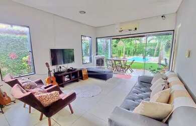 Imagem: A casa possui 3 Dormitórios, 2 Banheiros, 4 Vagas na garagem