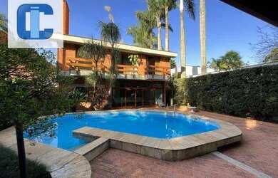 Imagem: A casa em condomínio possui 4 Dormitórios, 5 Banheiros, 4