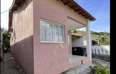 Imagem: A casa possui 2 Dormitórios, 4 Banheiros, 2 Vagas na garagem