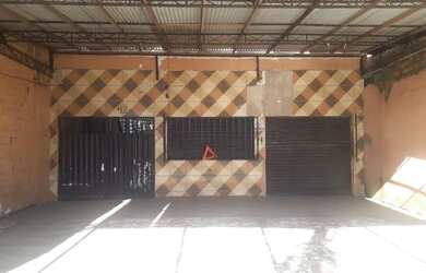 Imagem: A casa possui 5 Dormitórios, 4 Banheiros, 1 Vaga na garagem