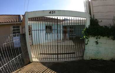 Imagem: A casa possui 2 Dormitórios, 1 Banheiro, 1 Vaga na garagem