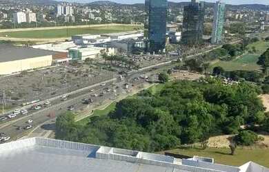 Imagem: O depósito possui 3 Vagas na garagem, 103m² de Área e está