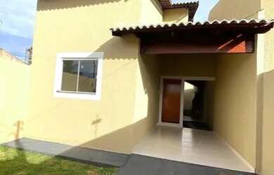 Imagem: A casa possui 3 Dormitórios, 2 Banheiros e está localizado