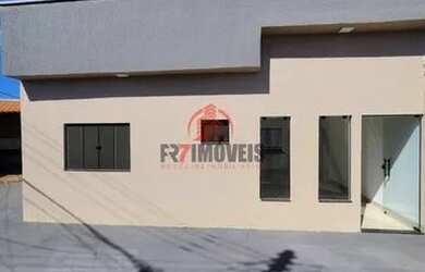 Imagem: A casa possui 3 Dormitórios, 2 Banheiros, 3 Vagas na garagem