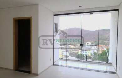 Imagem: A casa possui 3 Dormitórios, 4 Banheiros, 2 Vagas na garagem