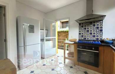 Imagem: A casa em condomínio possui 5 Dormitórios, 5 Banheiros, 4