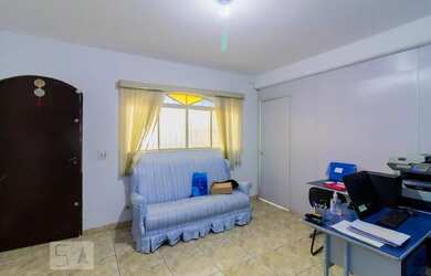 Imagem: A casa possui 4 Dormitórios, 2 Banheiros, 2 Vagas na garagem