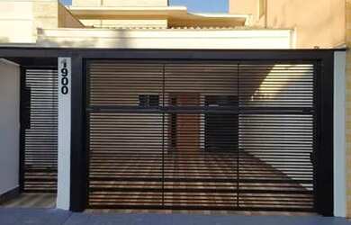 Imagem: A casa possui 3 Dormitórios, 3 Banheiros e 185m² de Área