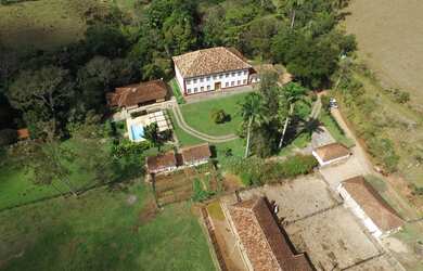 Imagem 15: Fazenda Bom Retiro. PiscinaeChurrasqueira