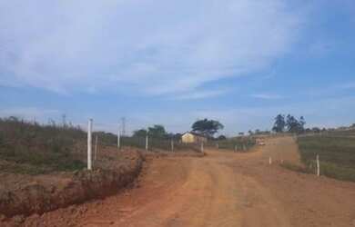 Imagem: O terreno possui 600m² de Área e está localizado em Transurb