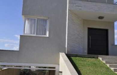 Imagem: A casa em condomínio possui 4 Dormitórios, 5 Banheiros, 2