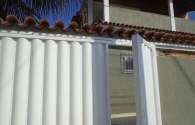 Imagem: A casa possui 2 Dormitórios, 1 Banheiro, 1 Vaga na garagem