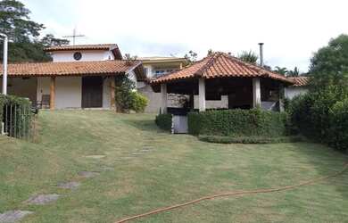 Imagem: A casa em condomínio para alugar possui 3 Dormitórios, 3 Banheiros